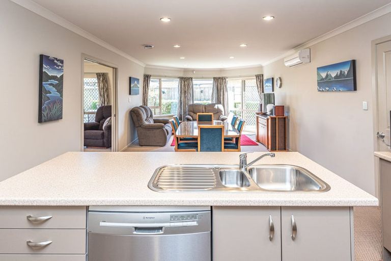 Photo of property in 16 Gilligan Close, College Estate, Whanganui, 4500