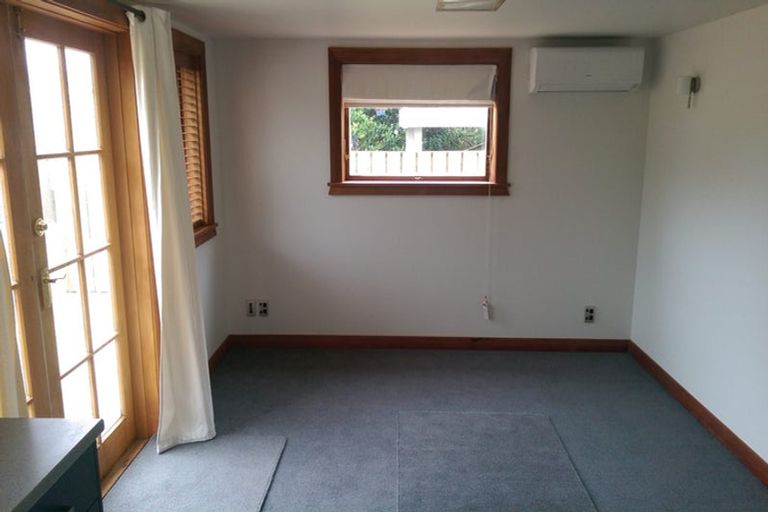 Photo of property in 51 Eden Street, Island Bay, Wellington, 6023