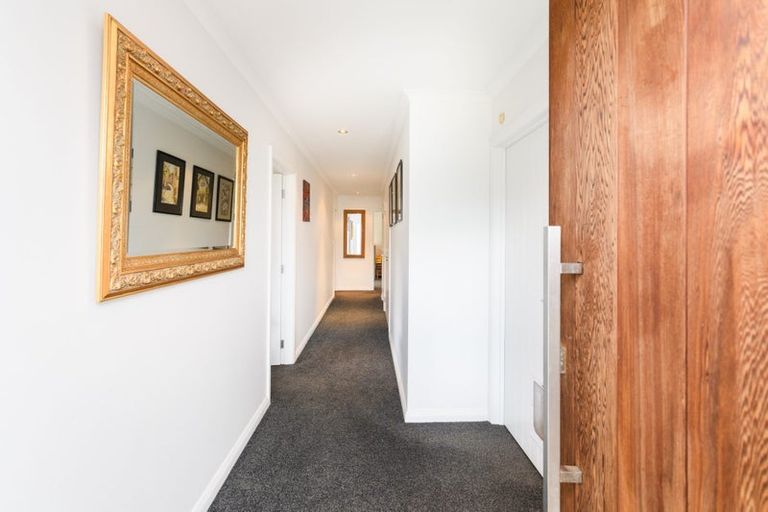Photo of property in 3 D'urville Place, Kelvin Grove, Palmerston North, 4414