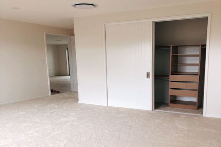 Photo of property in 33a Roberts Avenue, Bayswater, Auckland, 0622