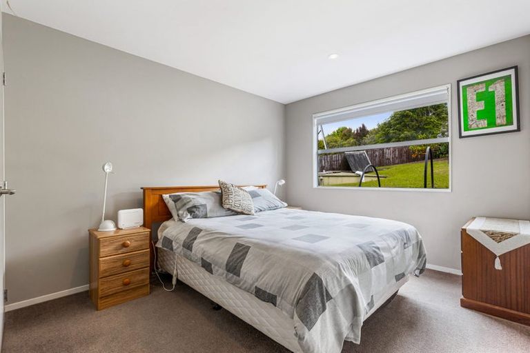 Photo of property in 1 Gavinike Place, Waimauku, 0812