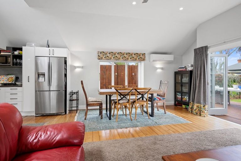 Photo of property in 15 Hamilton Road, Cambridge, 3434