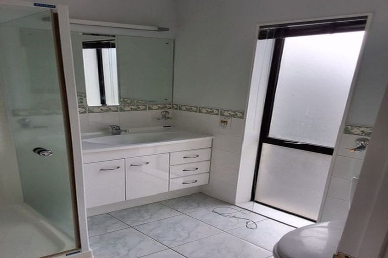 Photo of property in 53 Golfland Drive, Golflands, Auckland, 2013