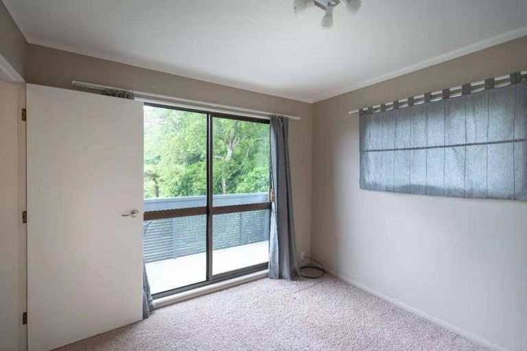 Photo of property in 10 Tio Tio Road, Miramar, Wellington, 6022