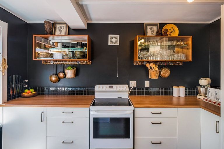 Photo of property in 16 Mahoe Street, Otaki Beach, Otaki, 5512