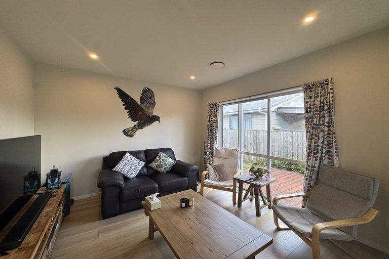 Photo of property in 18 Marie Costello Way, Beach Haven, Auckland, 0626
