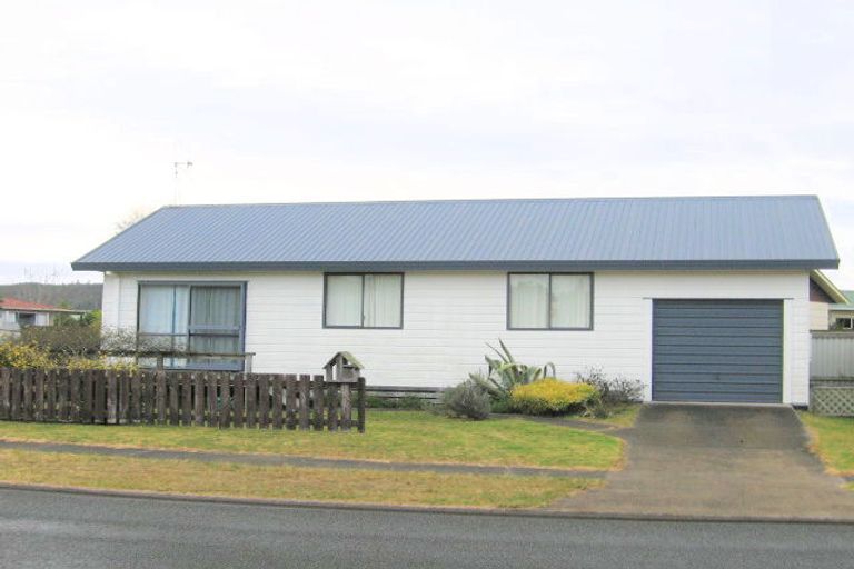 Photo of property in 115a Sharyn Place, Whangamata, 3620