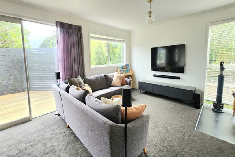 Photo of property in 33 Petherick Crescent, Johnsonville, Wellington, 6037