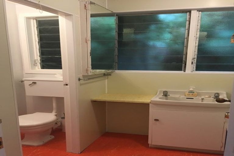 Photo of property in 1 Highbury Crescent, Highbury, Wellington, 6012