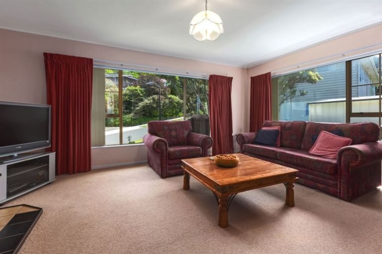 Photo of property in 2 Saint Aidans Way, Tawa, Wellington, 5028