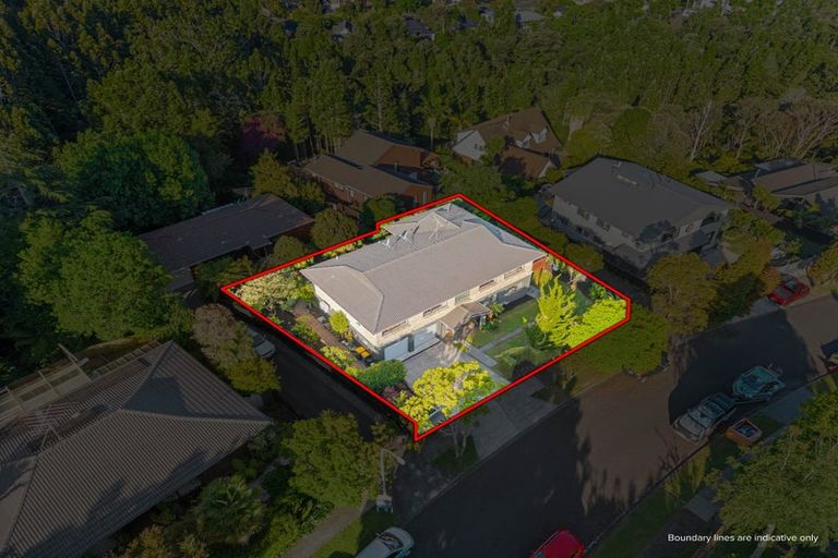 Photo of property in 14 Portsea Place, Chatswood, Auckland, 0626