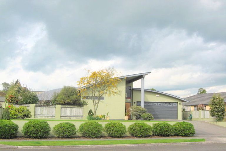 Photo of property in 15 Shelter Grove, Frankleigh Park, New Plymouth, 4310