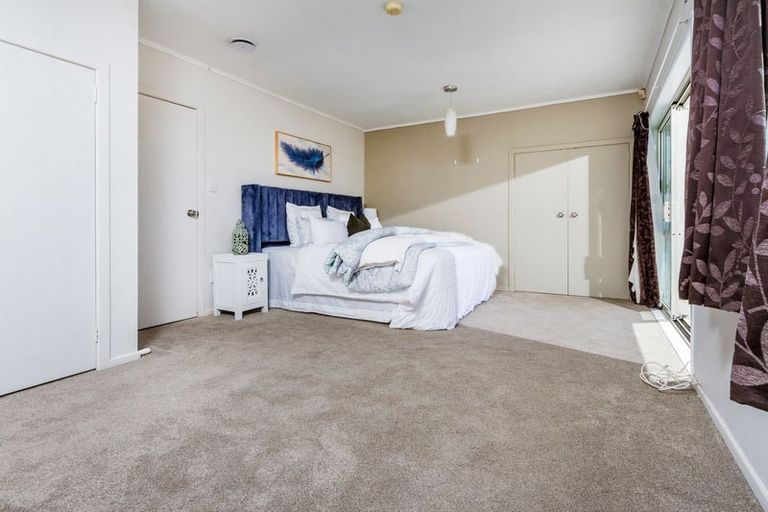 Photo of property in 70 Chivalry Road, Glenfield, Auckland, 0629