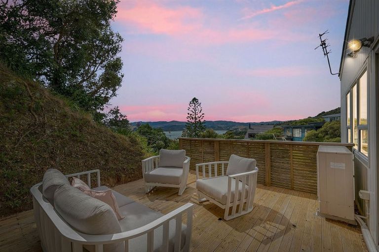 Photo of property in 34 Oak Avenue, Paremata, Porirua, 5024