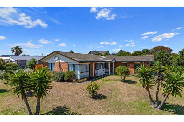Photo of property in 1 The Glebe, Coastlands, Whakatane, 3120