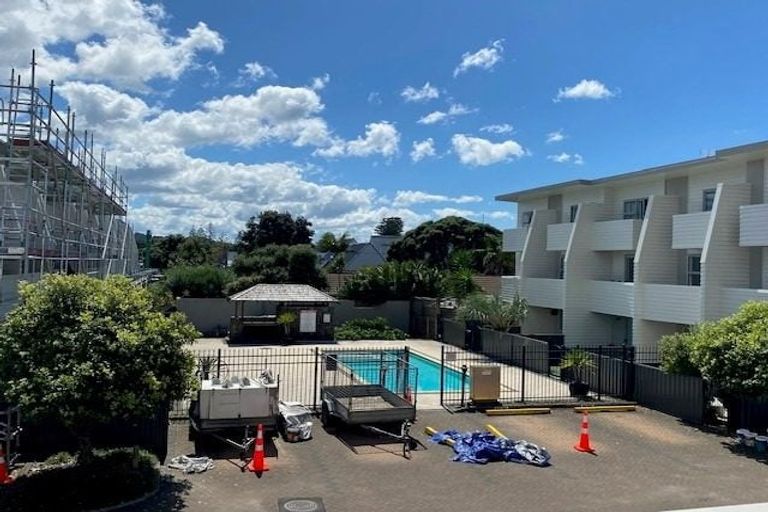Photo of property in 23/3 Riverside Road, Orewa, 0931
