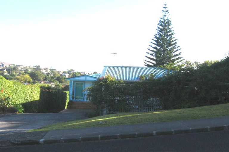 Photo of property in 4 Shanaway Rise, Hillcrest, Auckland, 0627