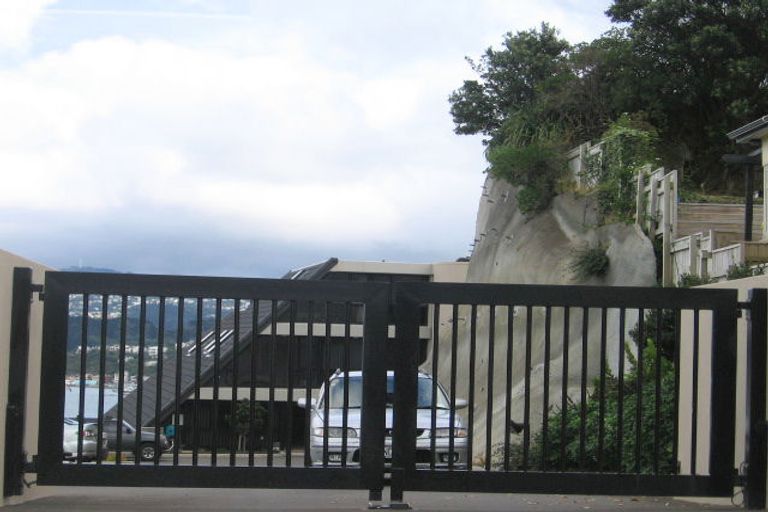 Photo of property in Shelley Bay Terraces, 24/61 Maupuia Road, Maupuia, Wellington, 6022