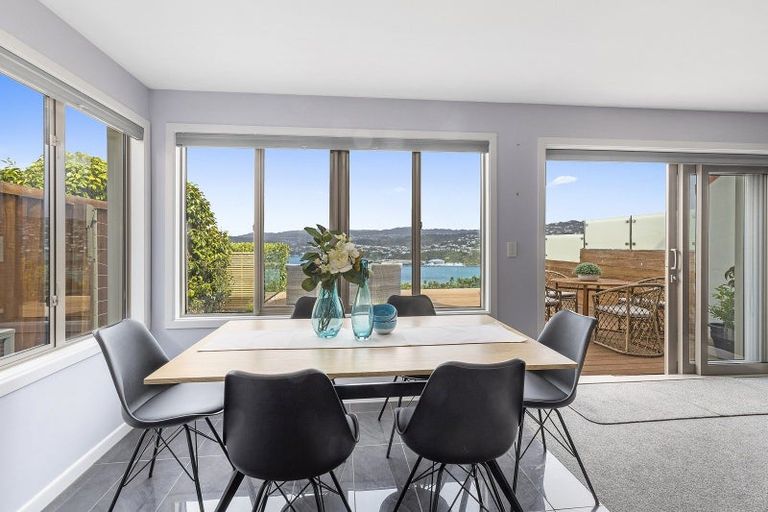 Photo of property in 5 Countess Close, Maupuia, Wellington, 6022