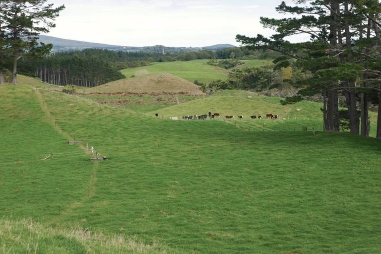 Photo of property in 890 Mangorei Road, Mangorei, New Plymouth, 4371