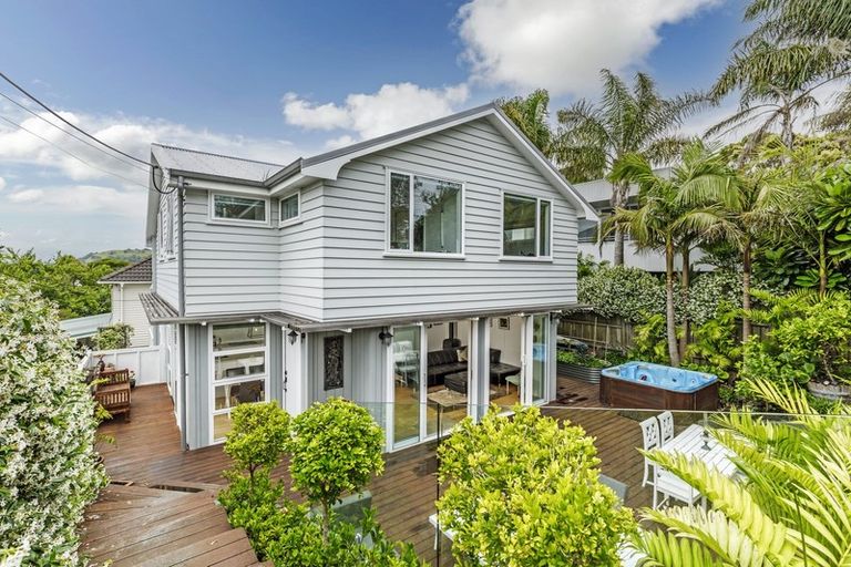 Photo of property in 2/39 Old Lake Road, Narrow Neck, Auckland, 0624