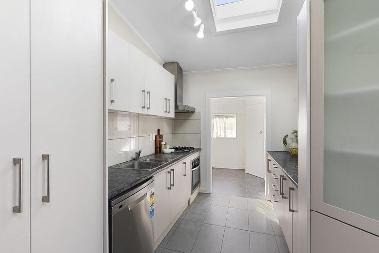 Photo of property in 6b Wai-iti Crescent, Woburn, Lower Hutt, 5010