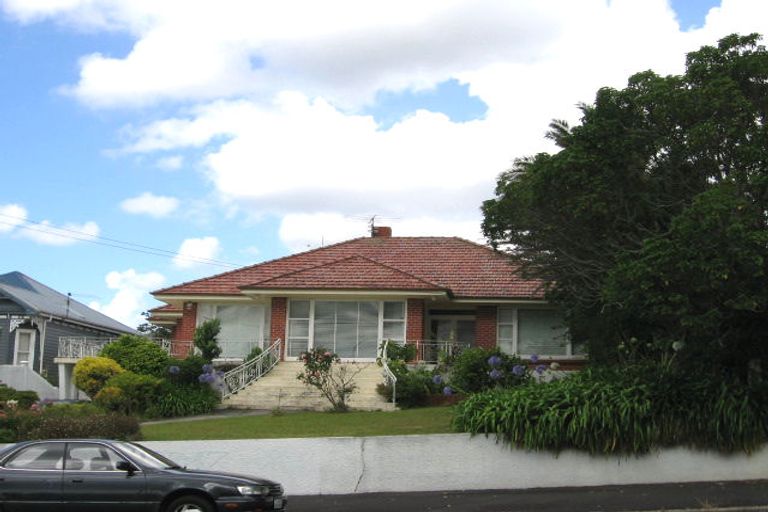 Photo of property in 4 Roberton Road, Avondale, Auckland, 1026