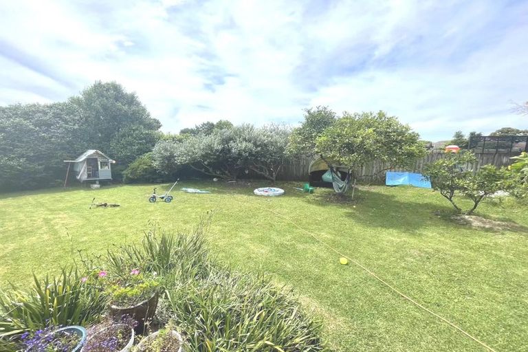 Photo of property in 100 Beach Road, Te Atatu Peninsula, Auckland, 0610