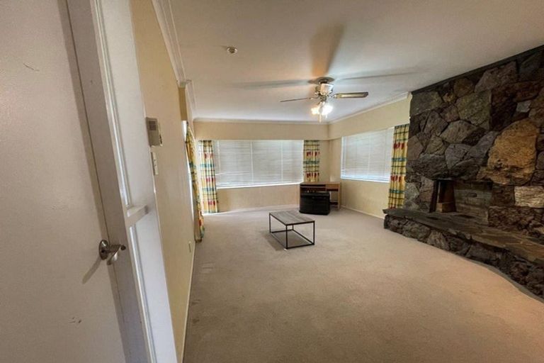 Photo of property in 11 Kathleen Street, Totara Vale, Auckland, 0627