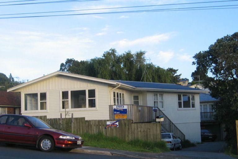Photo of property in 2/182 Archers Road, Glenfield, Auckland, 0629