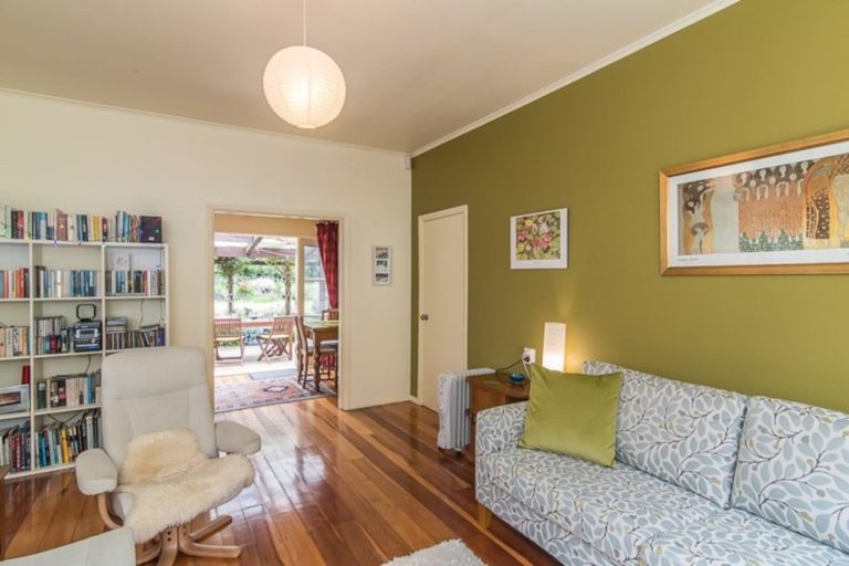 Photo of property in 28 Wellington Road, Paekakariki, 5034