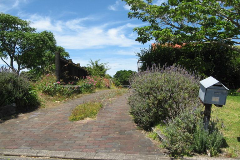 Photo of property in 14 Leaming Place, Clarks Beach, 2122