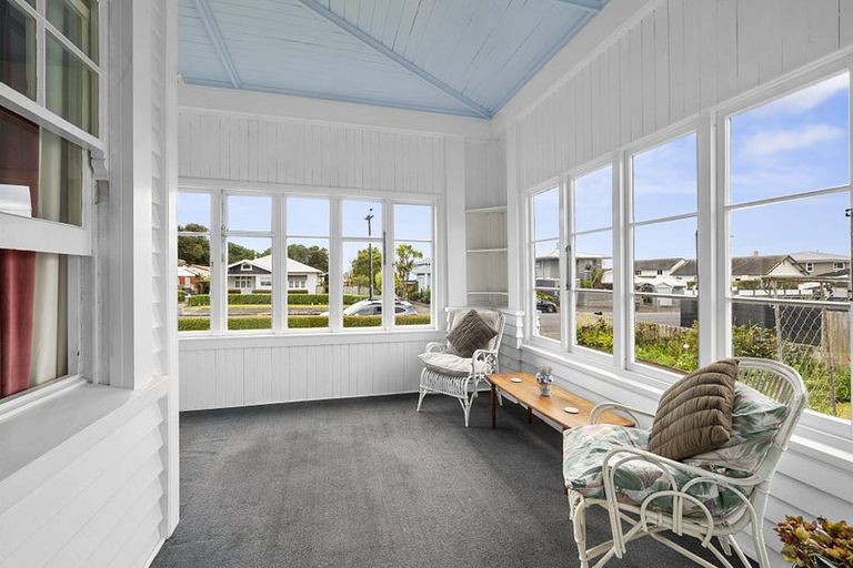 Photo of property in 17 Barrett Street, Westown, New Plymouth, 4310