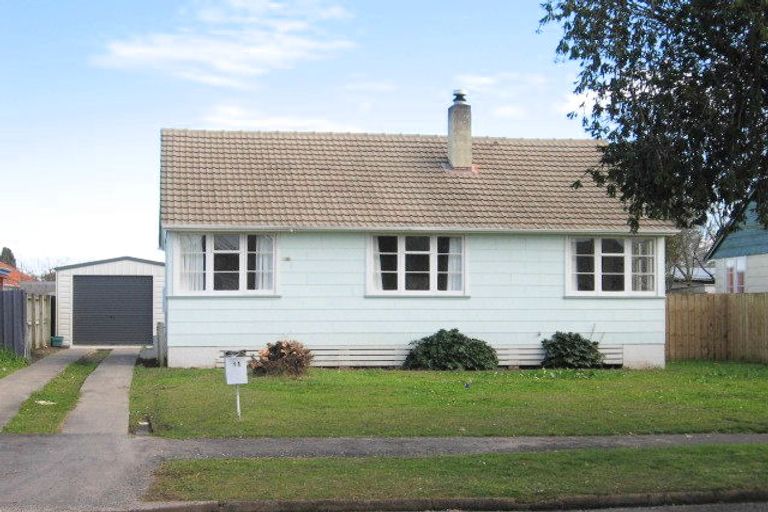 Photo of property in 11 Paul Crescent, Fairfield, Hamilton, 3214