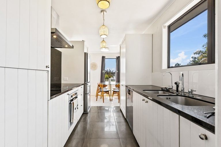 Photo of property in 6 Parrs Cross Road, Henderson, Auckland, 0612