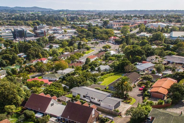 Photo of property in 2/36 Takapu Street, Henderson, Auckland, 0612