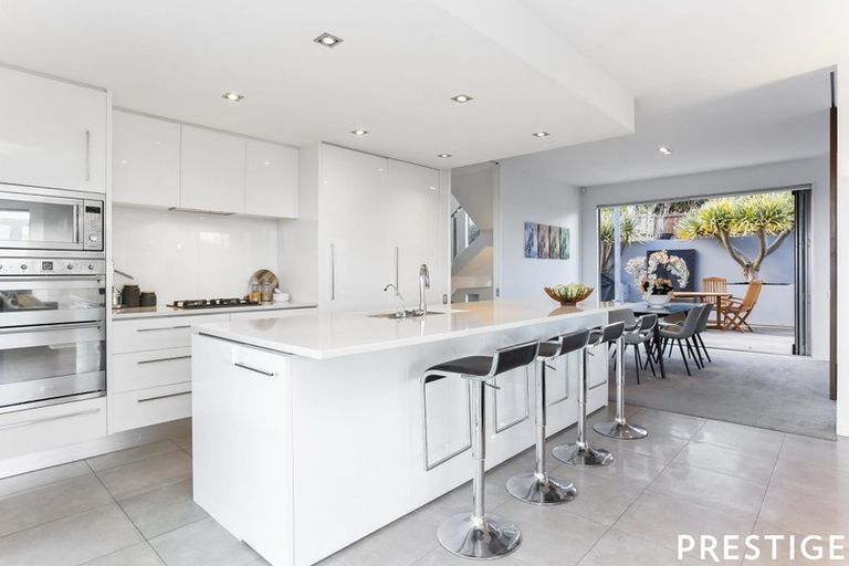 Photo of property in 32a Parr Terrace, Castor Bay, Auckland, 0620