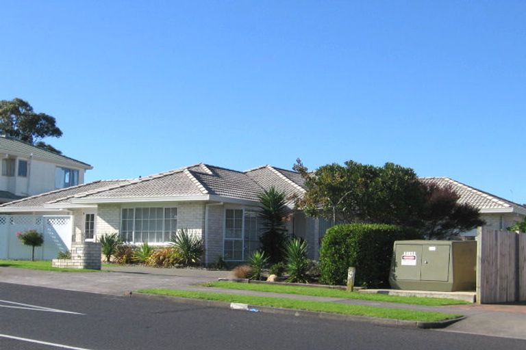 Photo of property in 28 Meadowland Drive, Somerville, Auckland, 2014