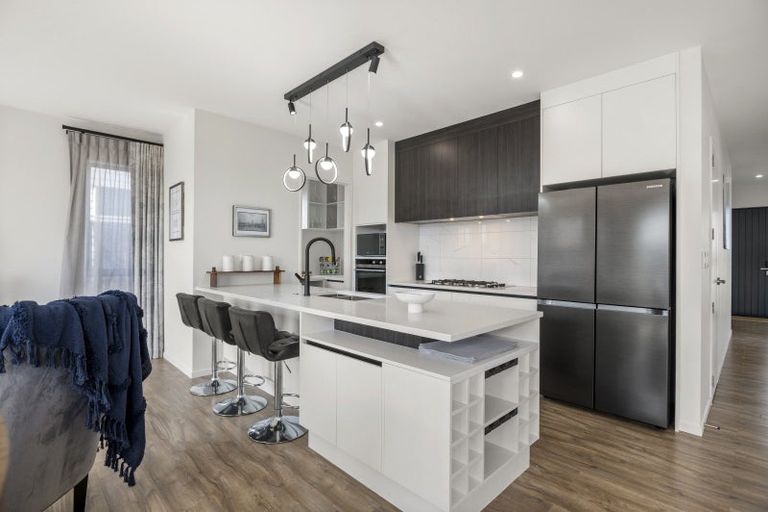 Photo of property in 11 Koiora Road, Clarks Beach, 2122