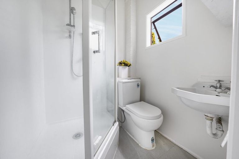 Photo of property in 73 Rimu Street, New Lynn, Auckland, 0600