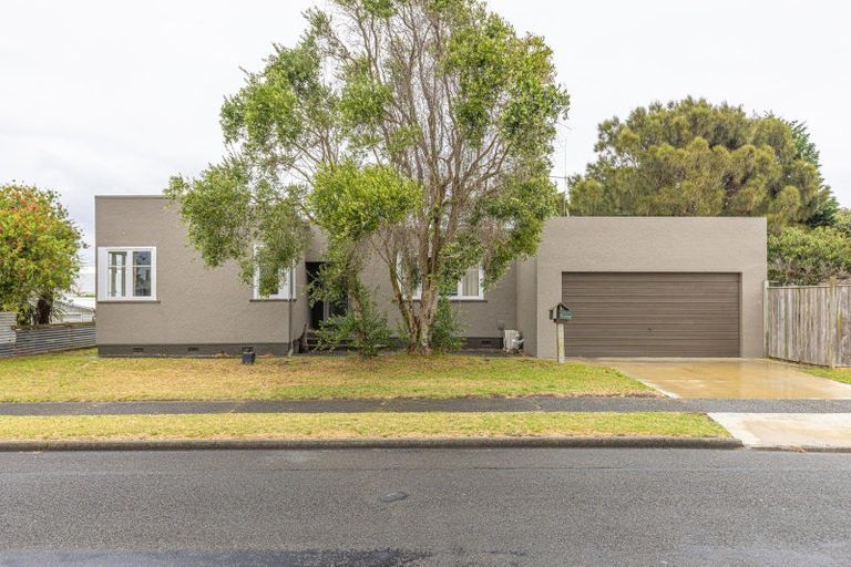 Photo of property in 1 Kotuku Street, Castlecliff, Whanganui, 4501