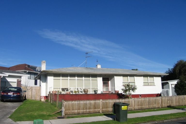 Photo of property in 1 Mclean Avenue, Papatoetoe, Auckland, 2025