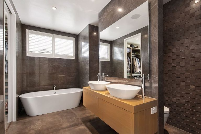 Photo of property in 64 Kotare Street, Fendalton, Christchurch, 8041