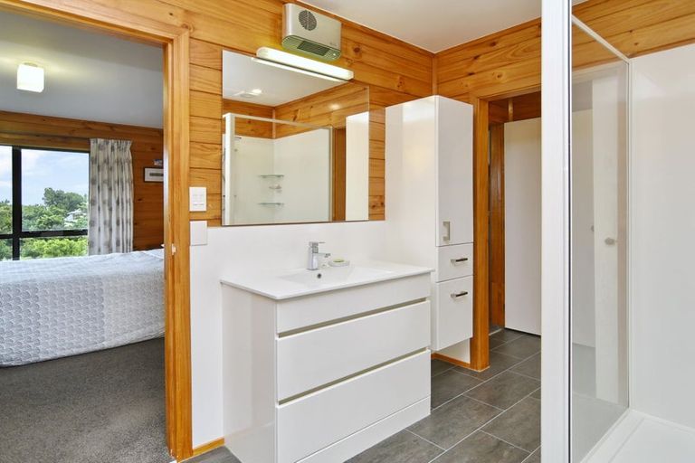 Photo of property in 1 Rockview Place, Mount Pleasant, Christchurch, 8081