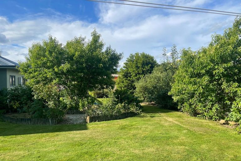 Photo of property in 20 Paraekaretu Street, Hunterville, 4730