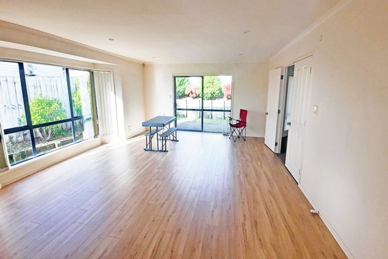 Photo of property in 11 Luna Place, Henderson, Auckland, 0612
