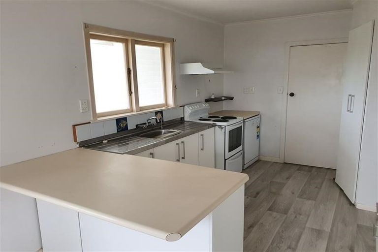 Photo of property in 63 Tiroroa Avenue, Te Atatu South, Auckland, 0610