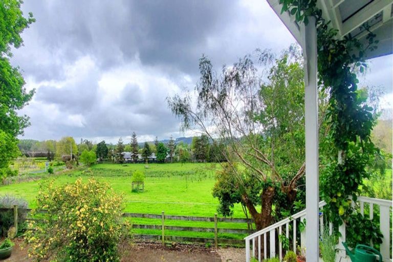 Photo of property in 272 Waihoehoe Road, Drury, 2577