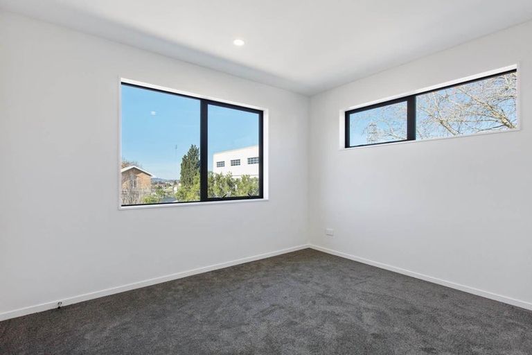 Photo of property in 24d Lincoln Park Avenue, Massey, Auckland, 0614