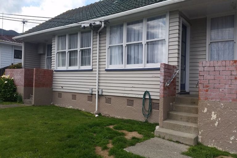 Photo of property in 90-92 Strand Crescent, Naenae, Lower Hutt, 5011